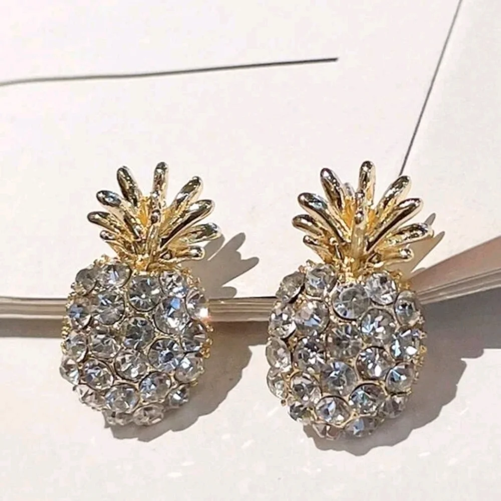 🩶🔹️PINEAPPLE fruit design stud Rhinestone earrings NWT ✨️🍍